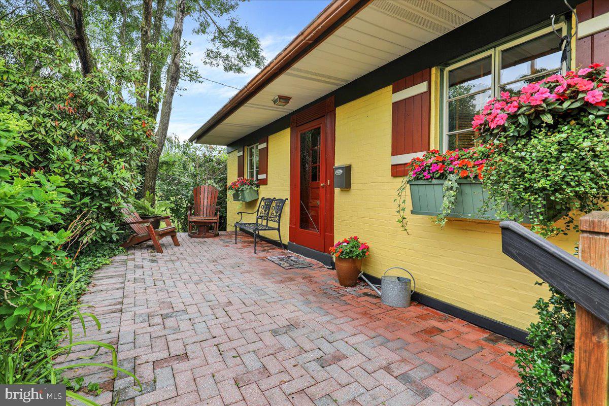 Welcome Home to School Lane Hills! Though modest in appearance from the street, the home opens up to Multiple Levels of Great Living Spaces + fitness room of adaptable space. The layout includes a spacious great room with home theater potential, a private deck, fenced backyard, and main-floor laundry. The ground-level suite features a built-in king bed beneath a cathedral window, connected to a well-equipped gym. There are two bathrooms (one recently updated), a library with built-in bookcases, and a dedicated office with integrated work surfaces. A recently installed roof offers low-maintenance confidence.

Outside, the property includes a carport, an attractive shed for storage, and parking for three or more vehicles. Stone Mill Plaza is within walking distance, and the home’s flexible layout supports multigenerational living and focused work.