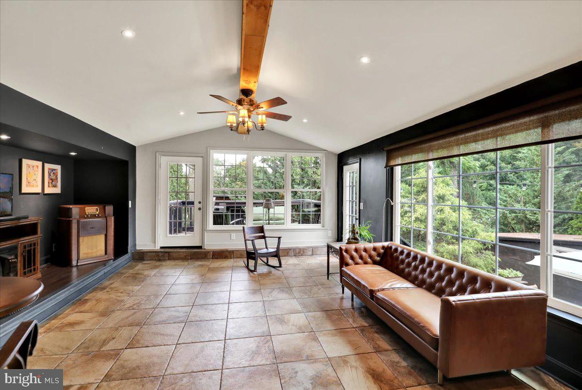 SCHOOL LANE HILLS - Residential