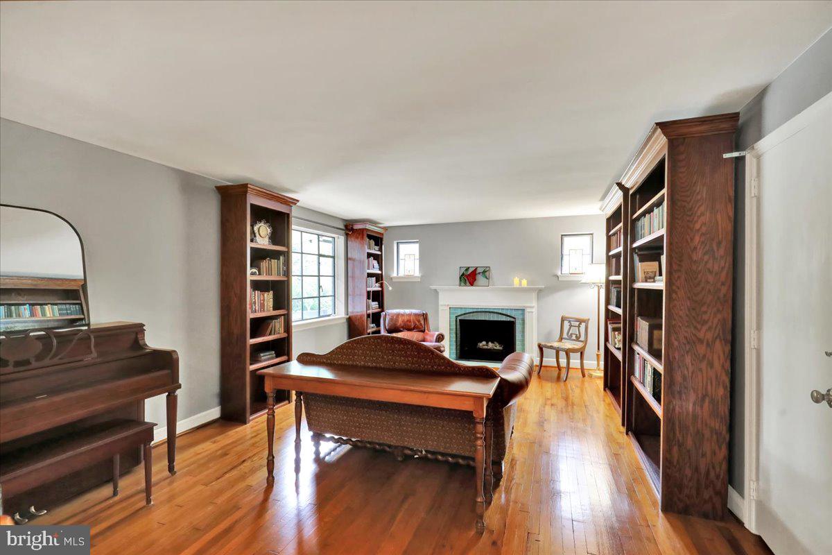 SCHOOL LANE HILLS - Residential