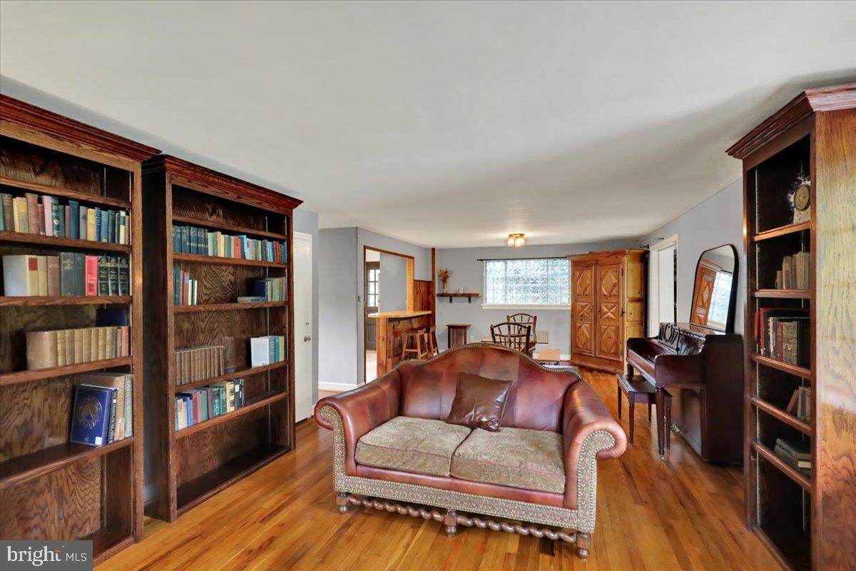 SCHOOL LANE HILLS - Residential