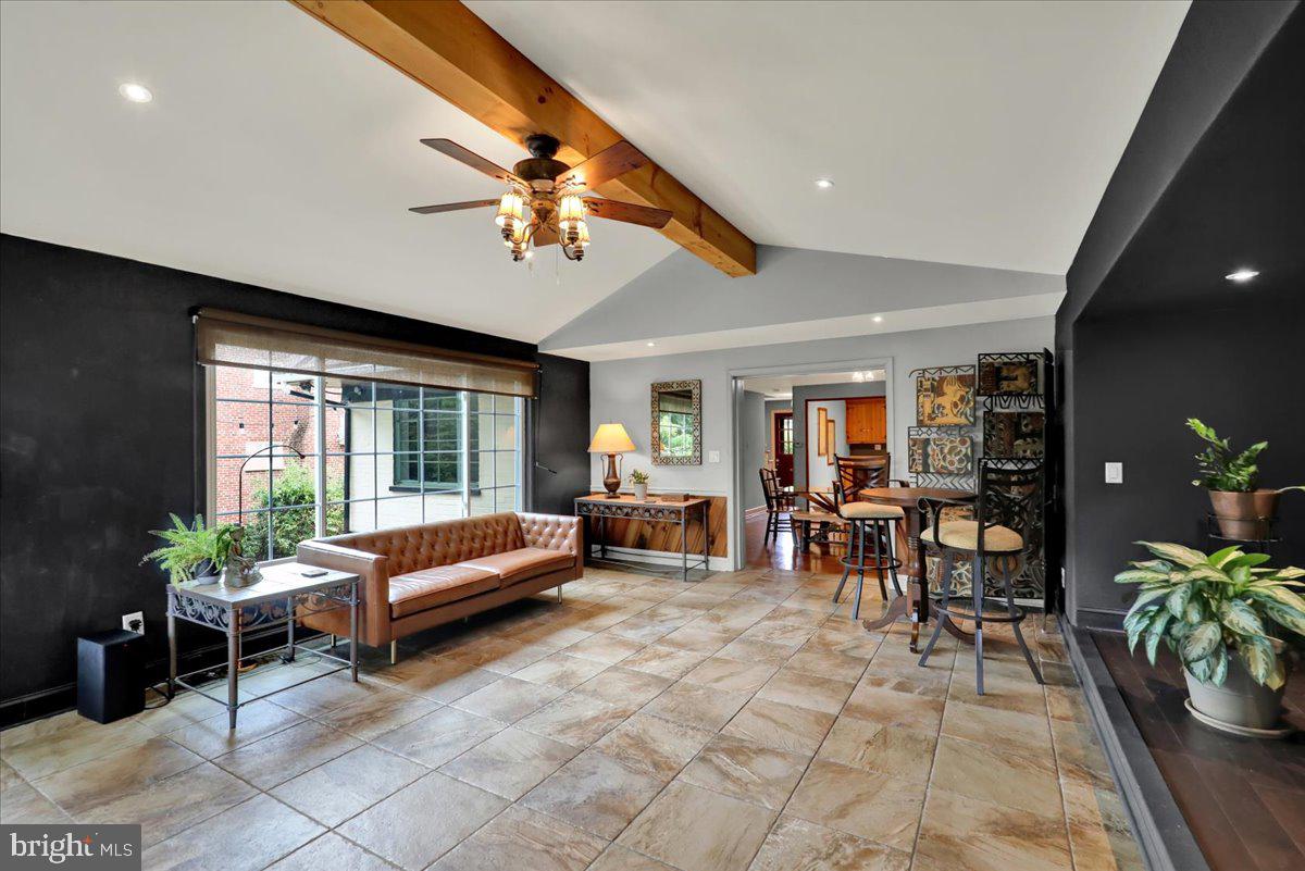 SCHOOL LANE HILLS - Residential
