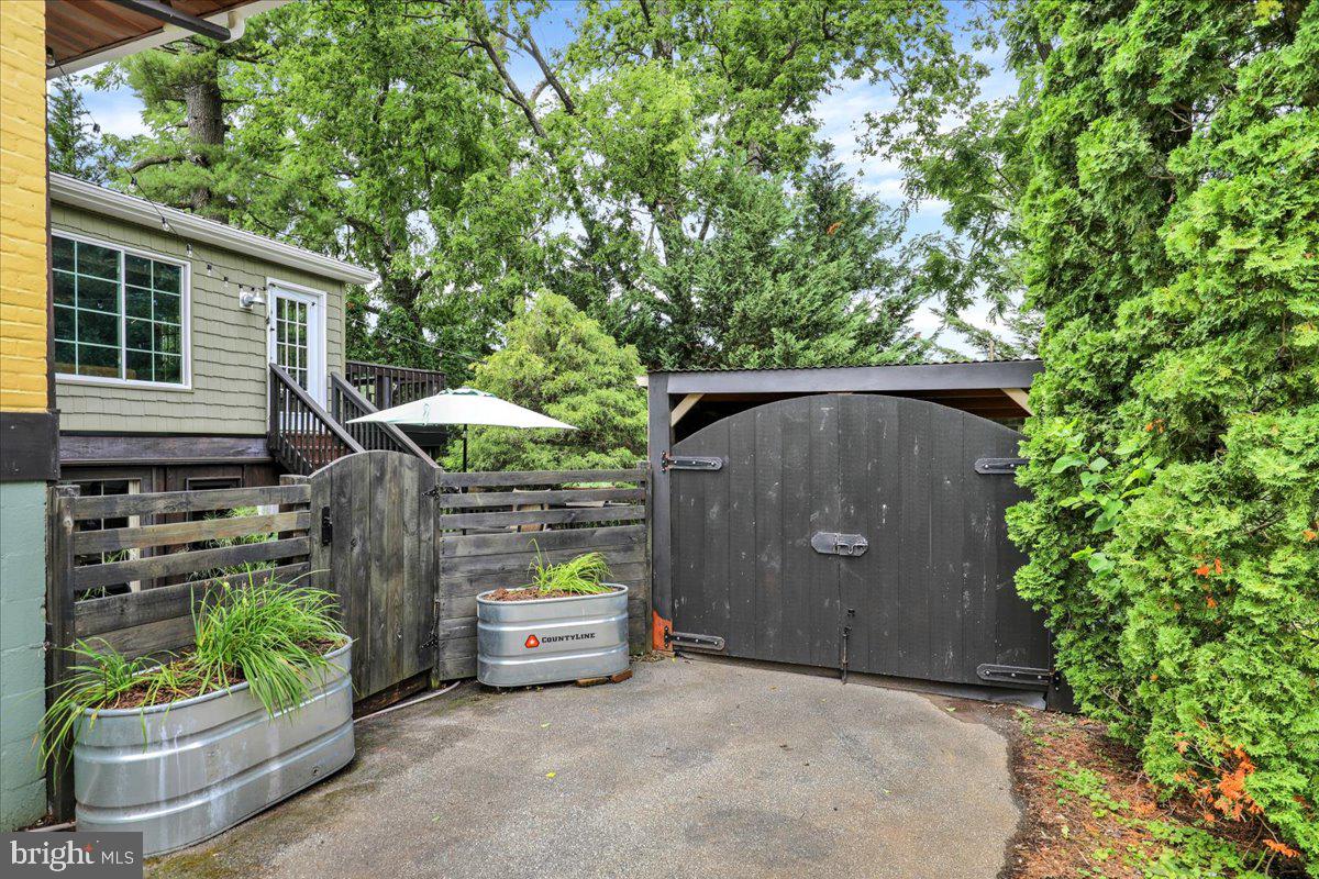 SCHOOL LANE HILLS - Residential