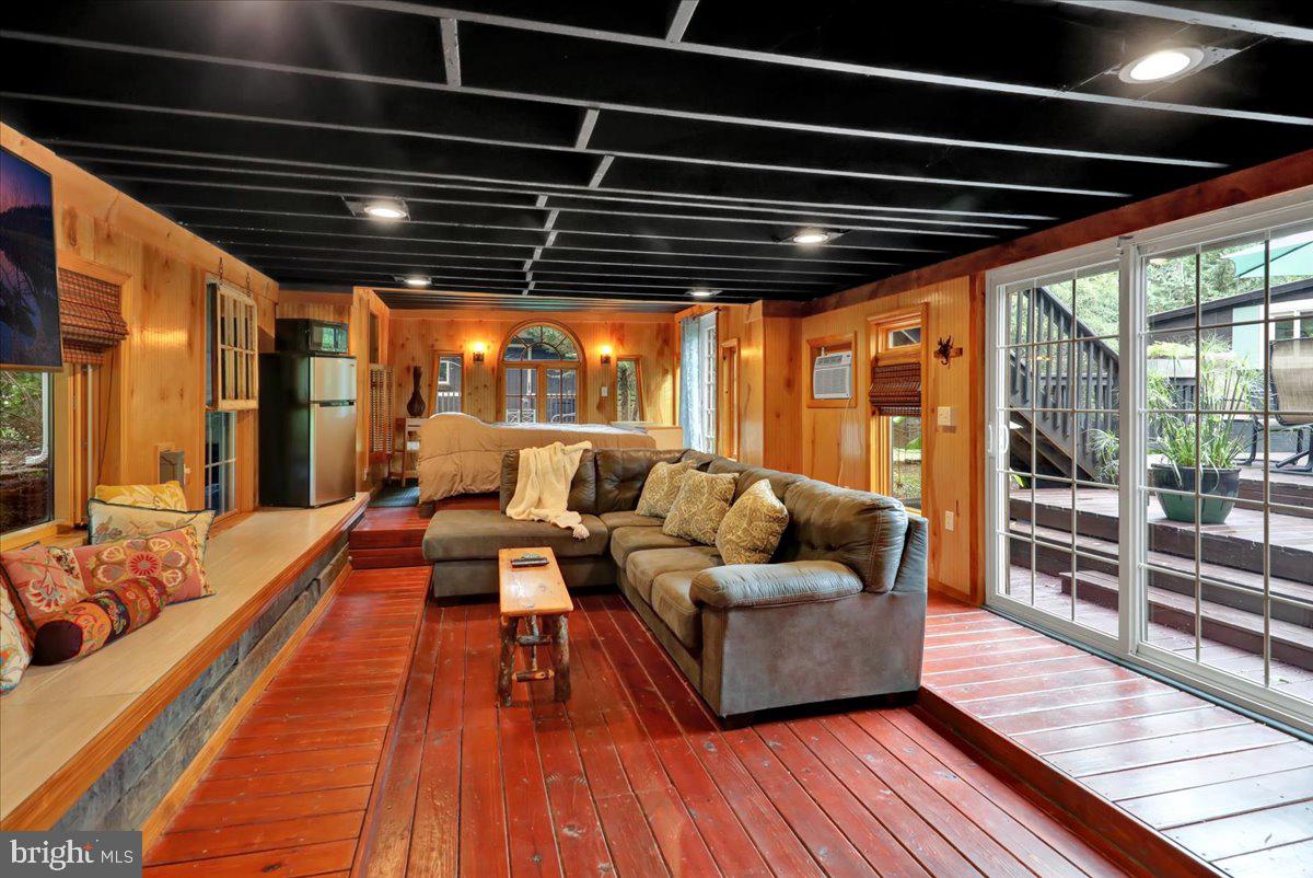 SCHOOL LANE HILLS - Residential