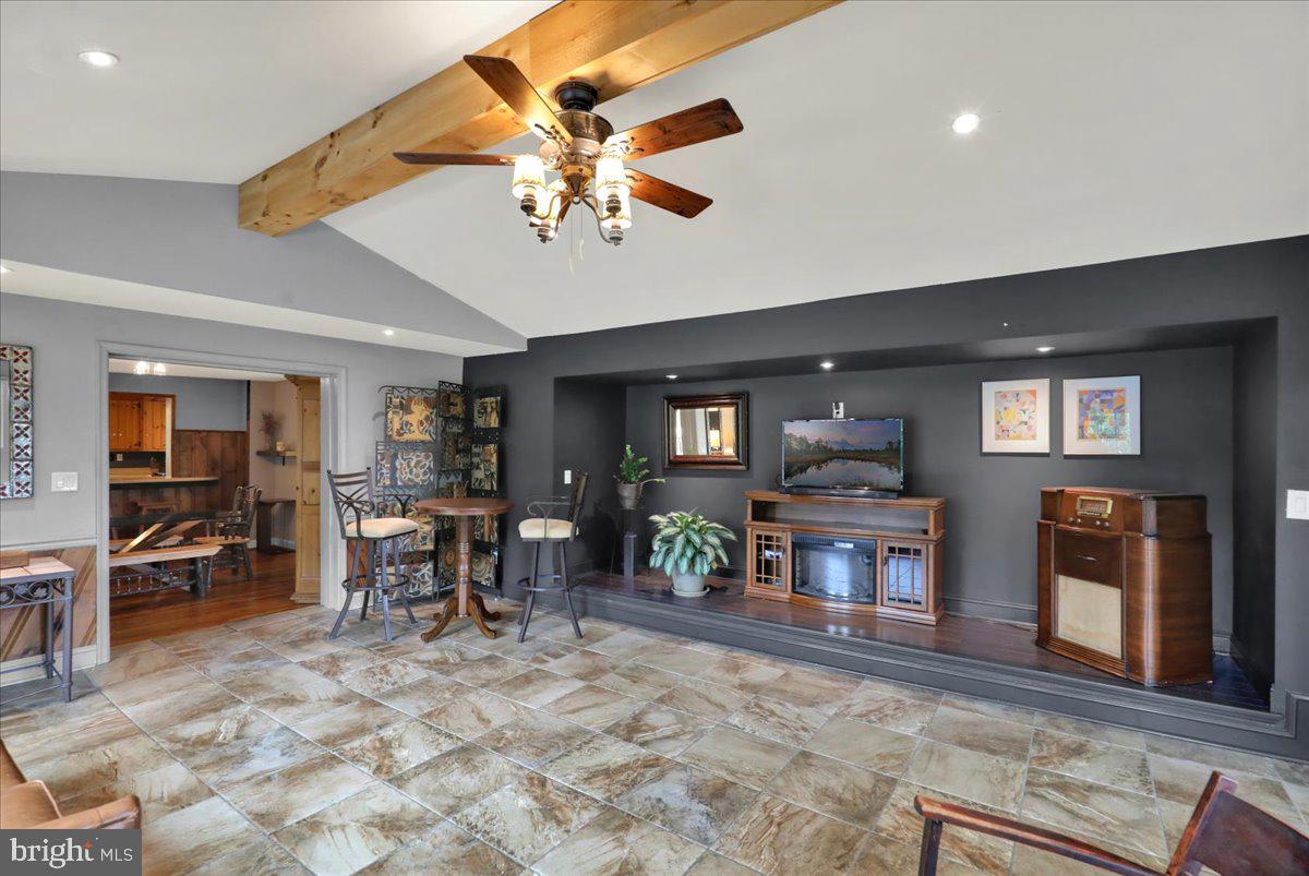 SCHOOL LANE HILLS - Residential