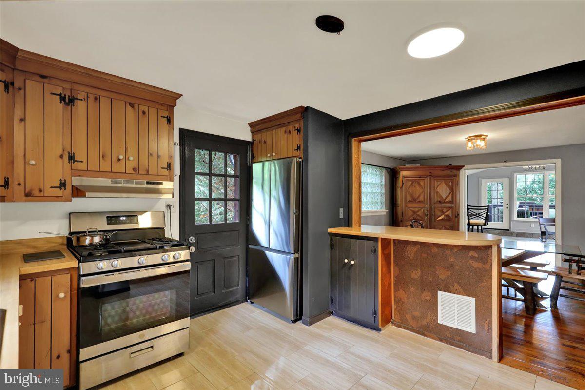 SCHOOL LANE HILLS - Residential