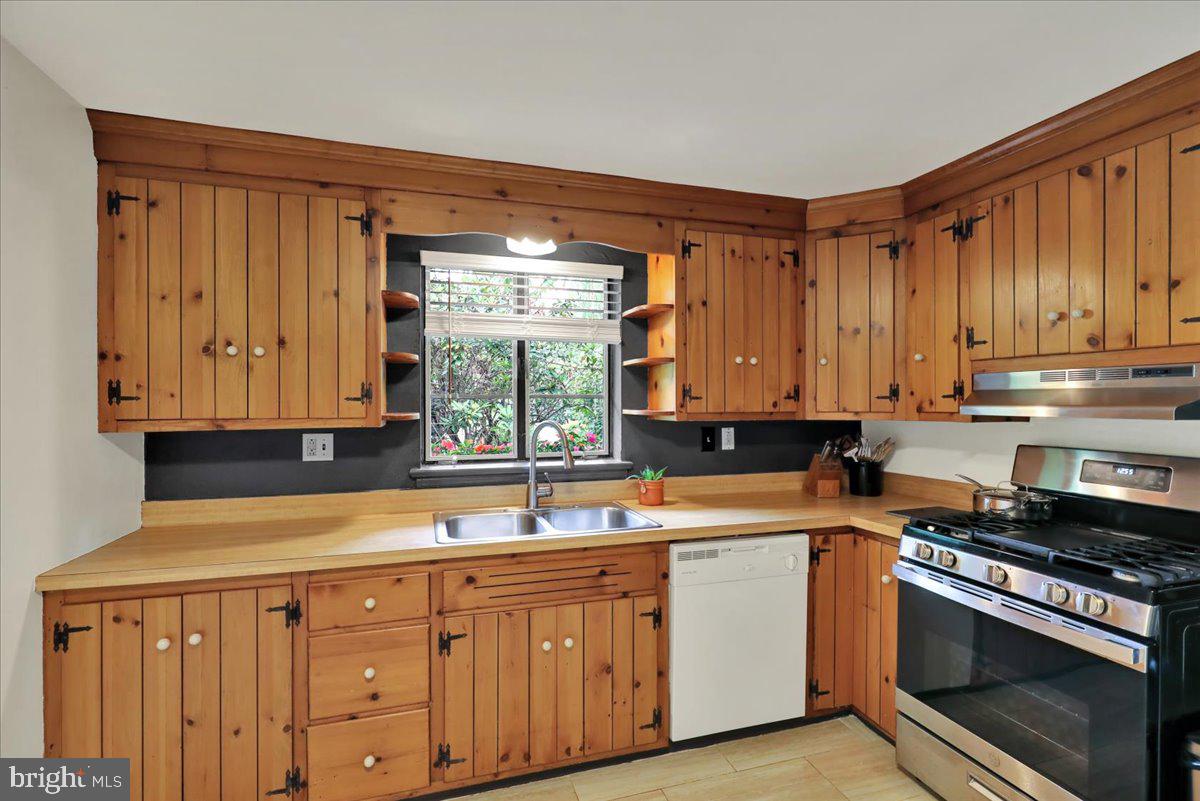 SCHOOL LANE HILLS - Residential