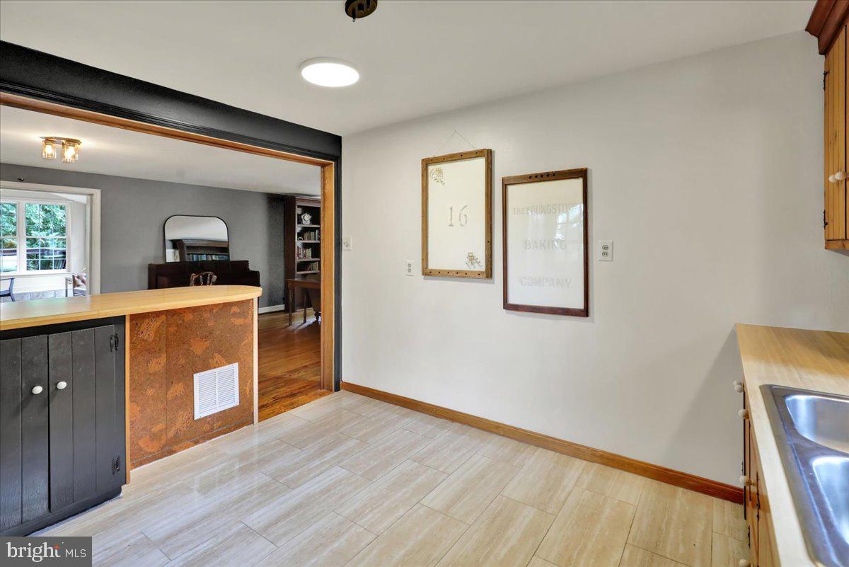 SCHOOL LANE HILLS - Residential