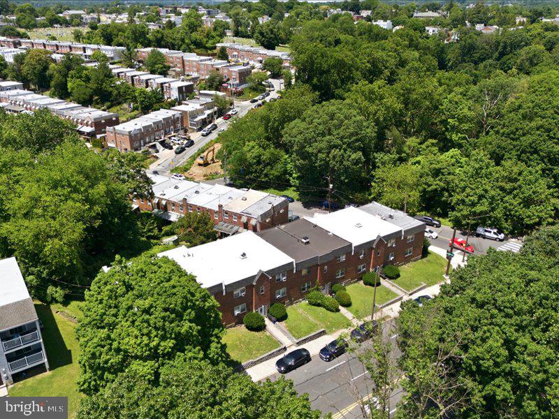 ROXBOROUGH - Commercial Lease