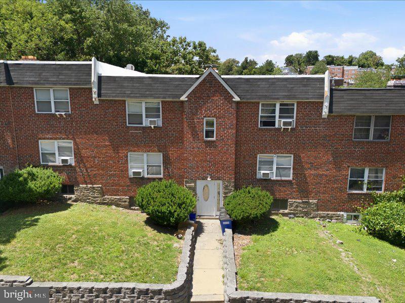 ROXBOROUGH - Commercial Lease