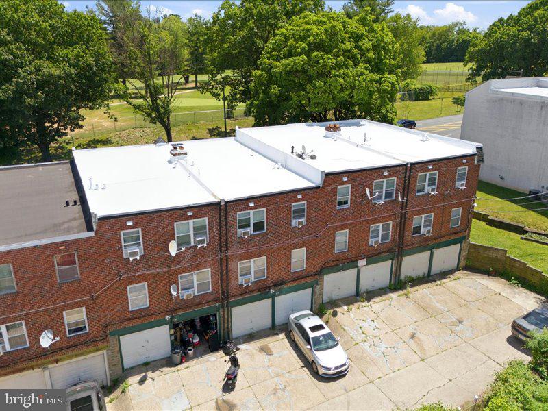 ROXBOROUGH - Commercial Lease