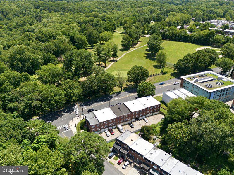 ROXBOROUGH - Commercial Lease
