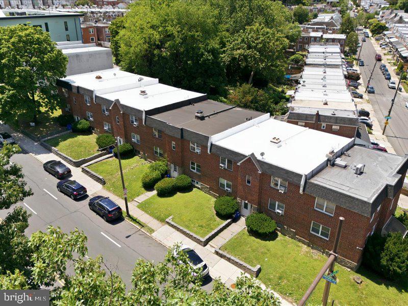 ROXBOROUGH - Commercial Lease