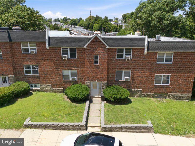 ROXBOROUGH - Commercial Lease