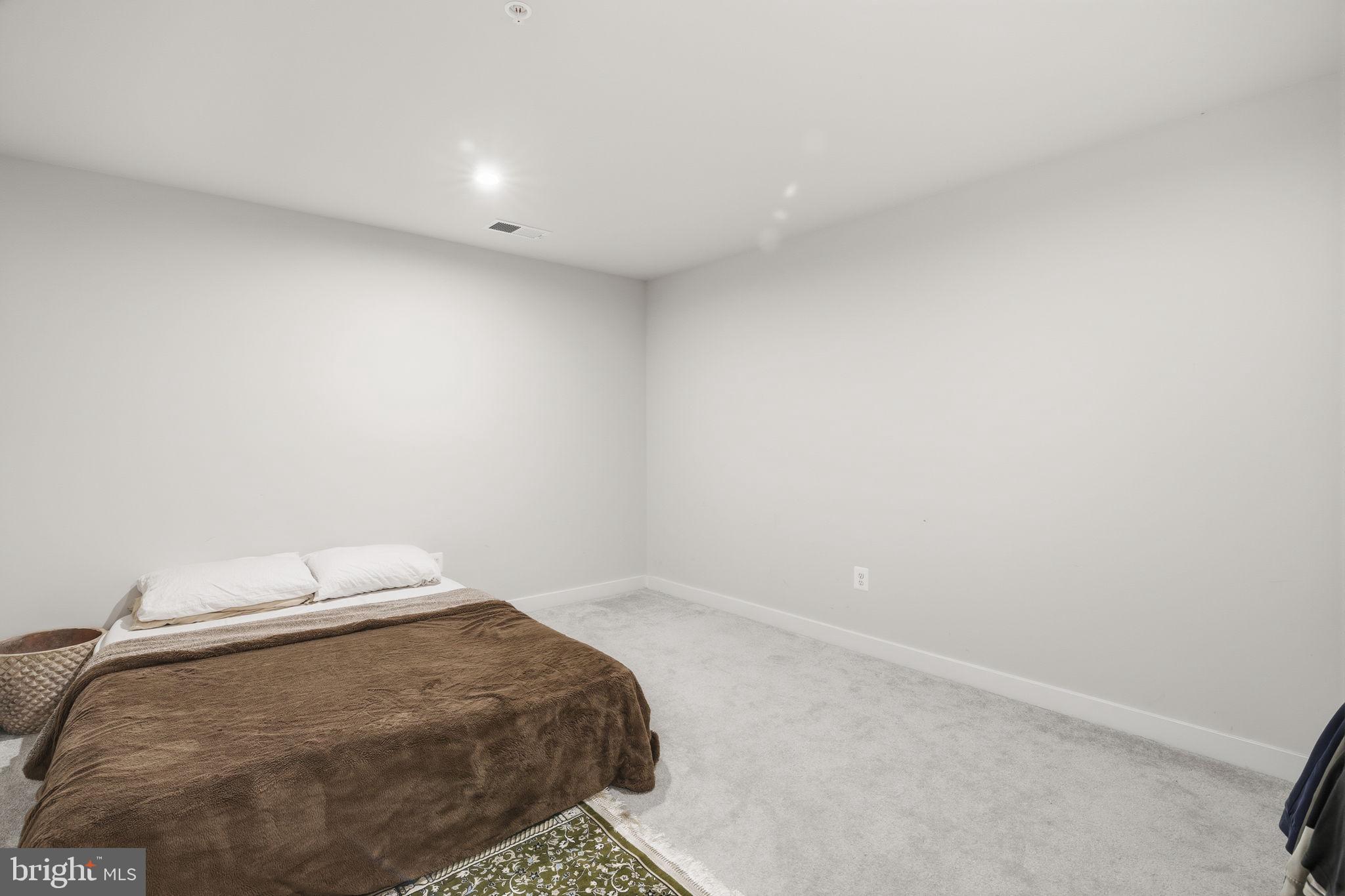 JAMES RUN CARRIAGE HOMES - Residential