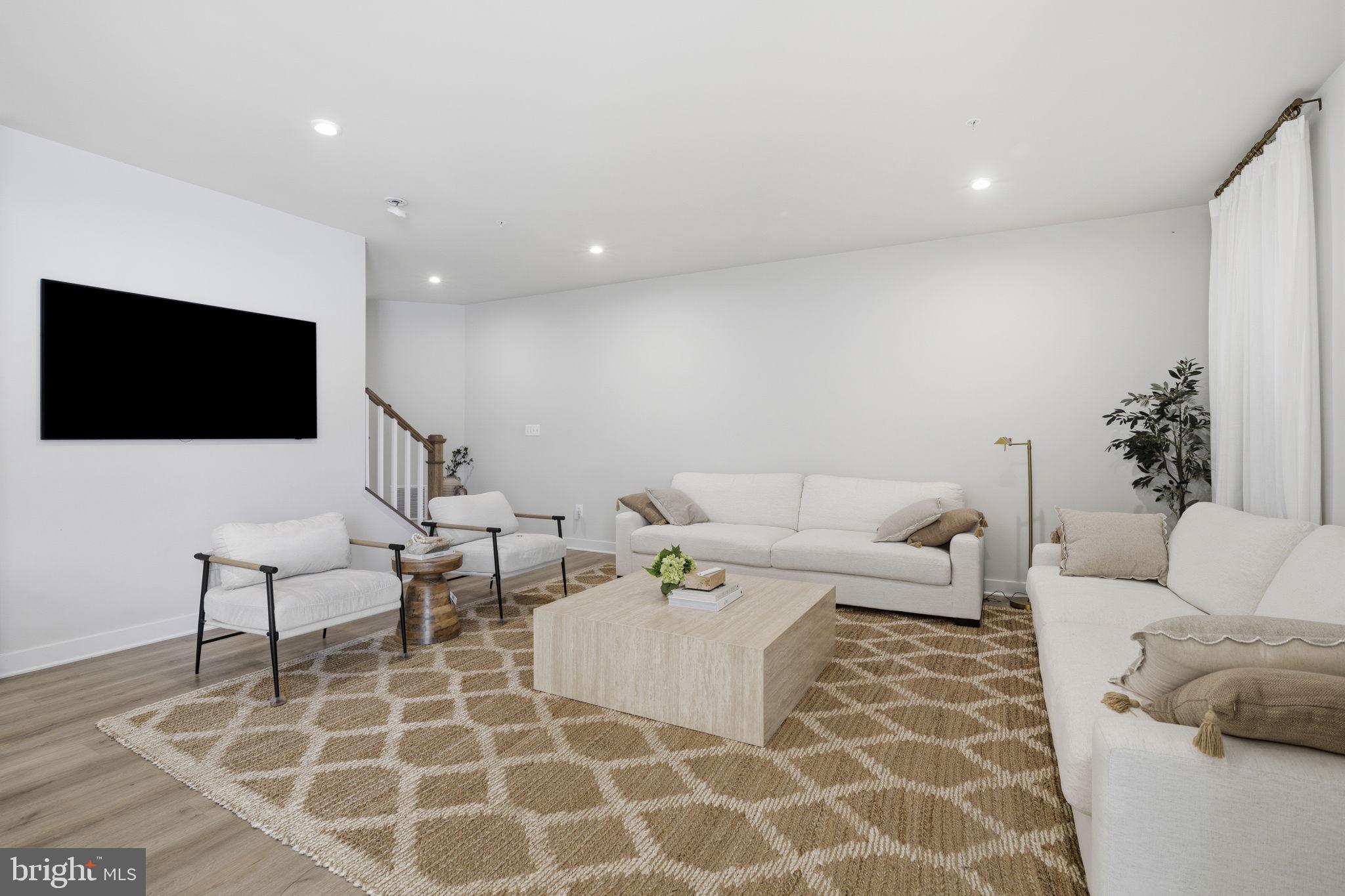 JAMES RUN CARRIAGE HOMES - Residential