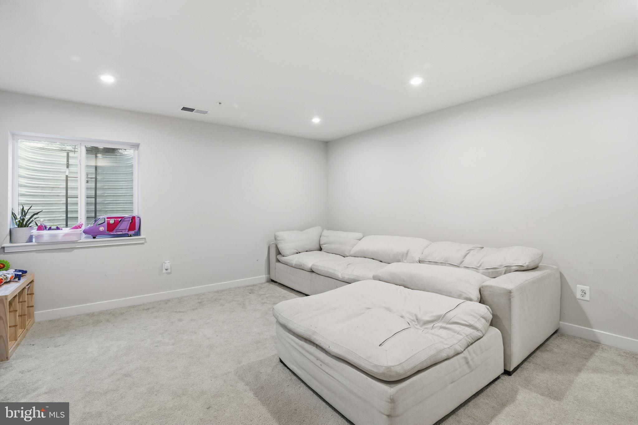 JAMES RUN CARRIAGE HOMES - Residential