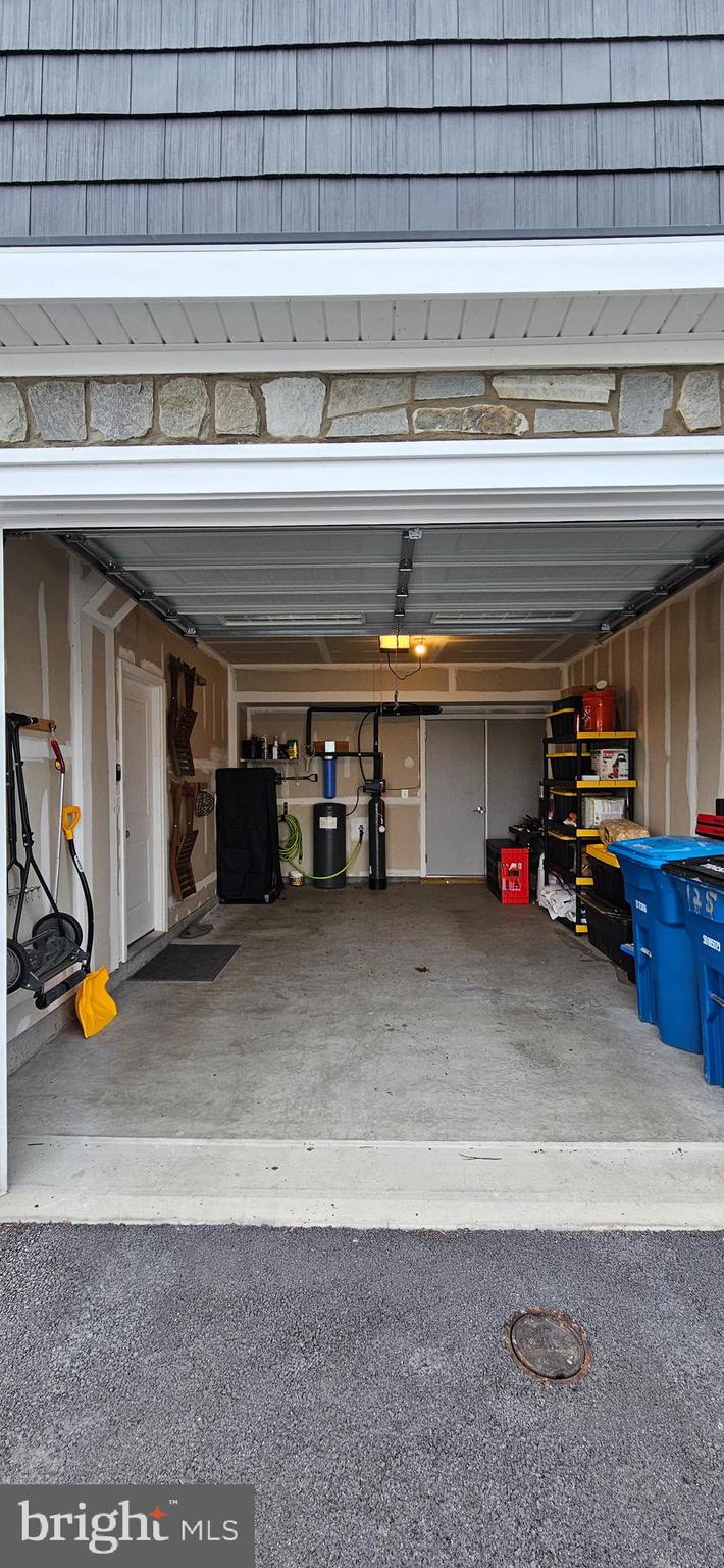 LAKE FREDERICK - Residential Lease