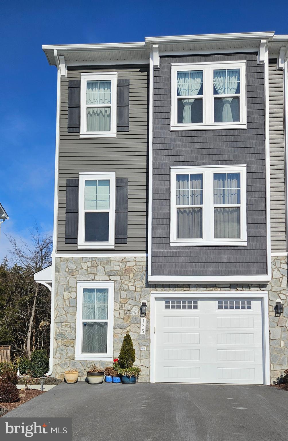 LAKE FREDERICK - Residential Lease