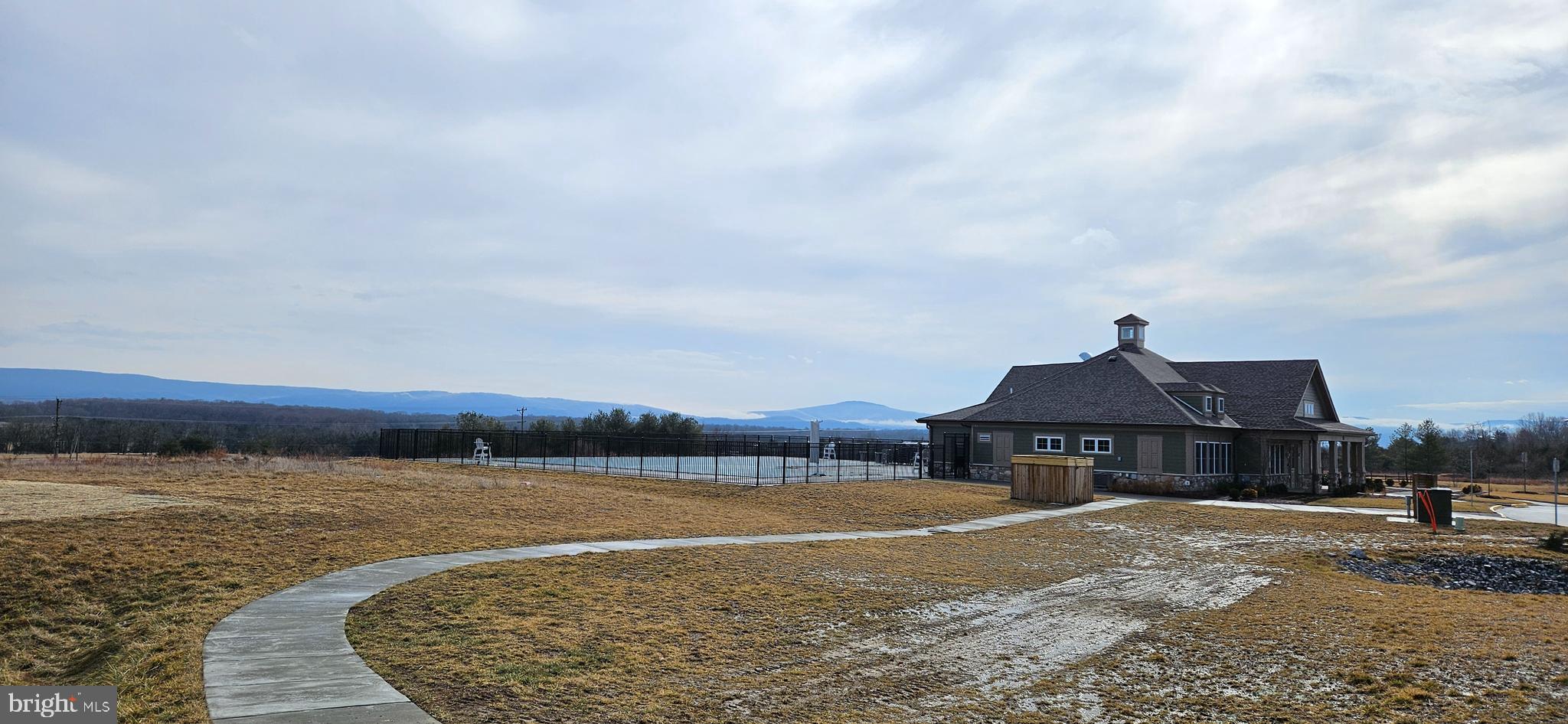 LAKE FREDERICK - Residential Lease
