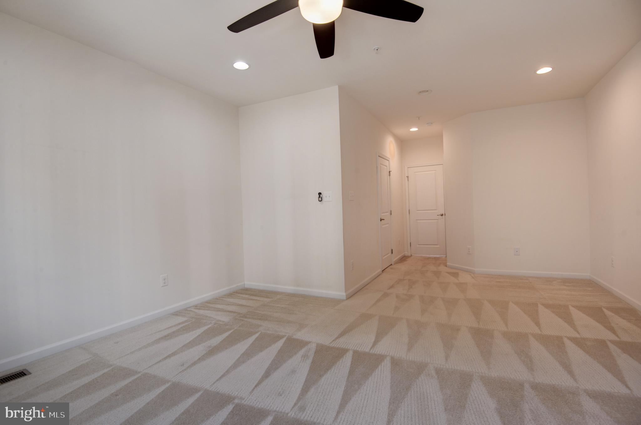 DISCOVERY SQUARE - Residential
