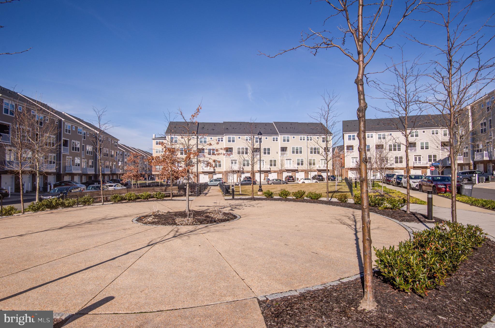 DISCOVERY SQUARE - Residential