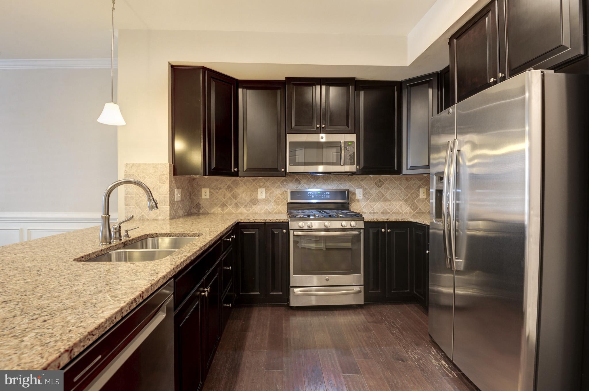 DISCOVERY SQUARE - Residential