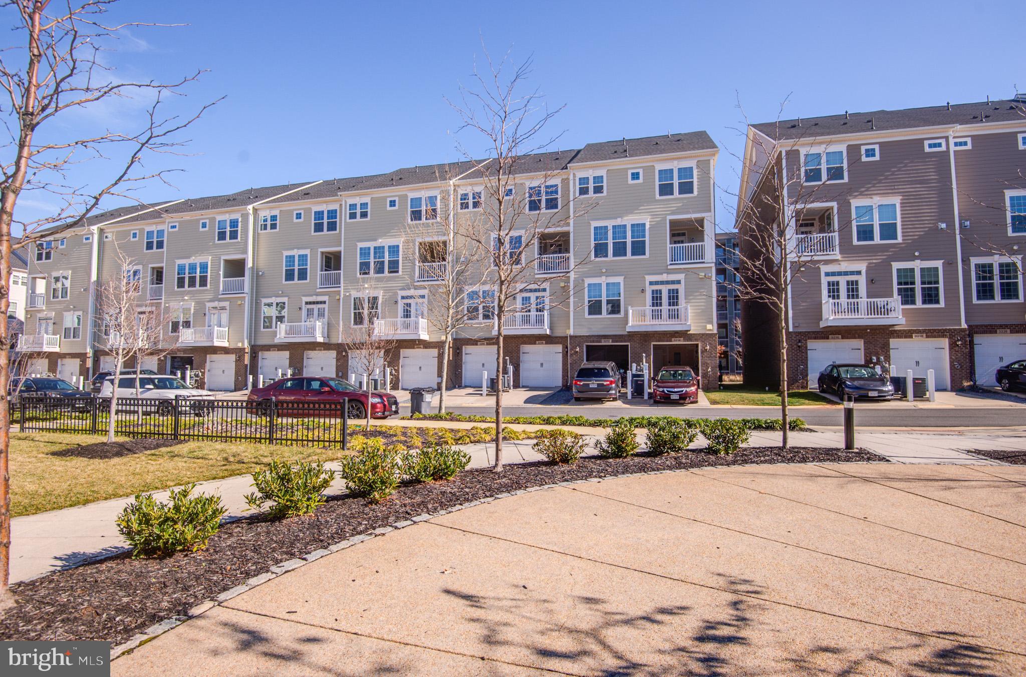 DISCOVERY SQUARE - Residential