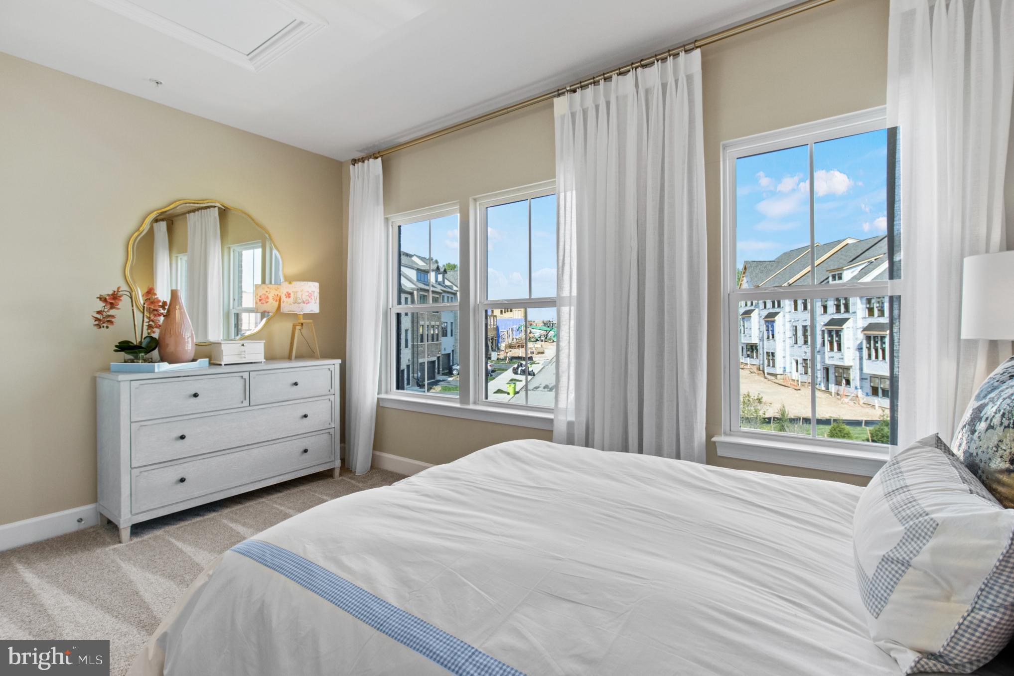 GATEWAY WEST - Residential