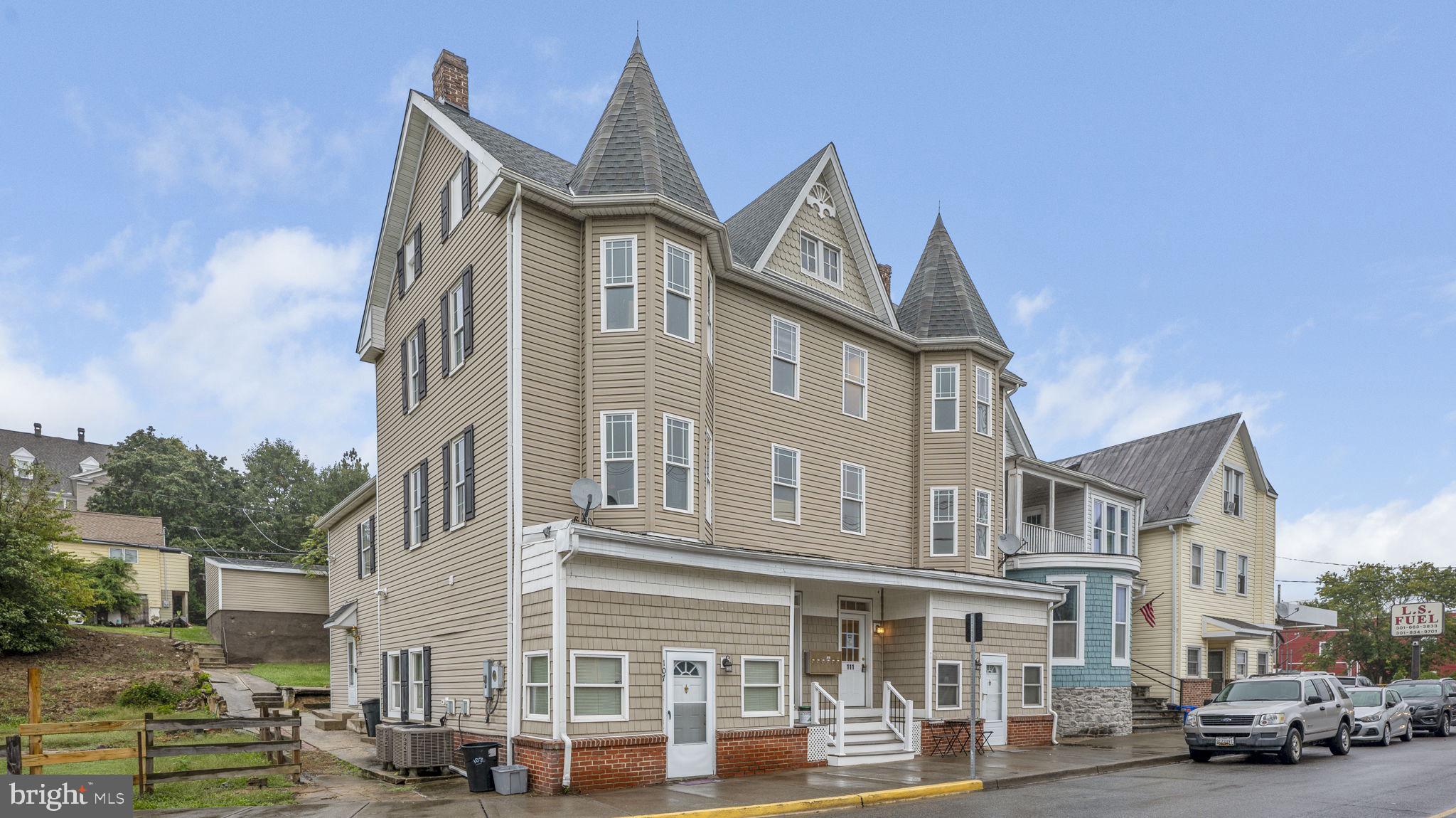 DOWNTOWN BRUNSWICK - Residential Lease