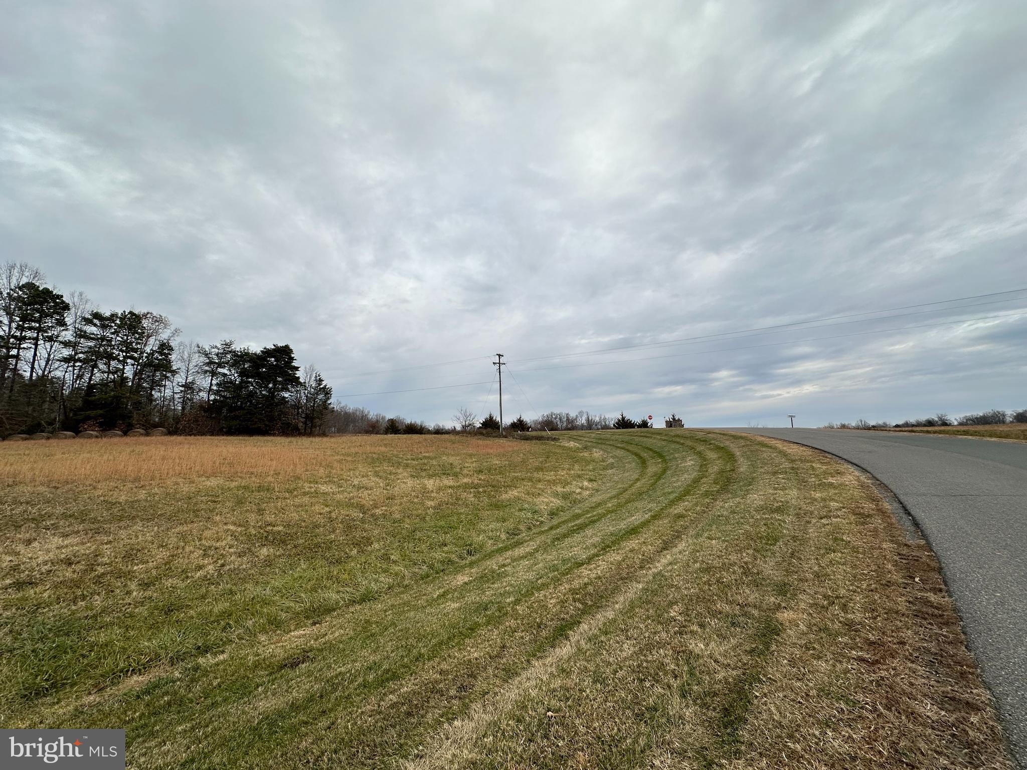 No HOA!  Bring your builder and blue prints to start building your dream home on this beautiful lot that is NOT located within an HOA! You will have all the freedom to personalize your property just how you like it. Just minutes away from Tim's at Lake Anna, Moo-Thru ice cream, mini golf, and short drives to Charlottesville, Fredericksburg, Richmond and Washington DC!