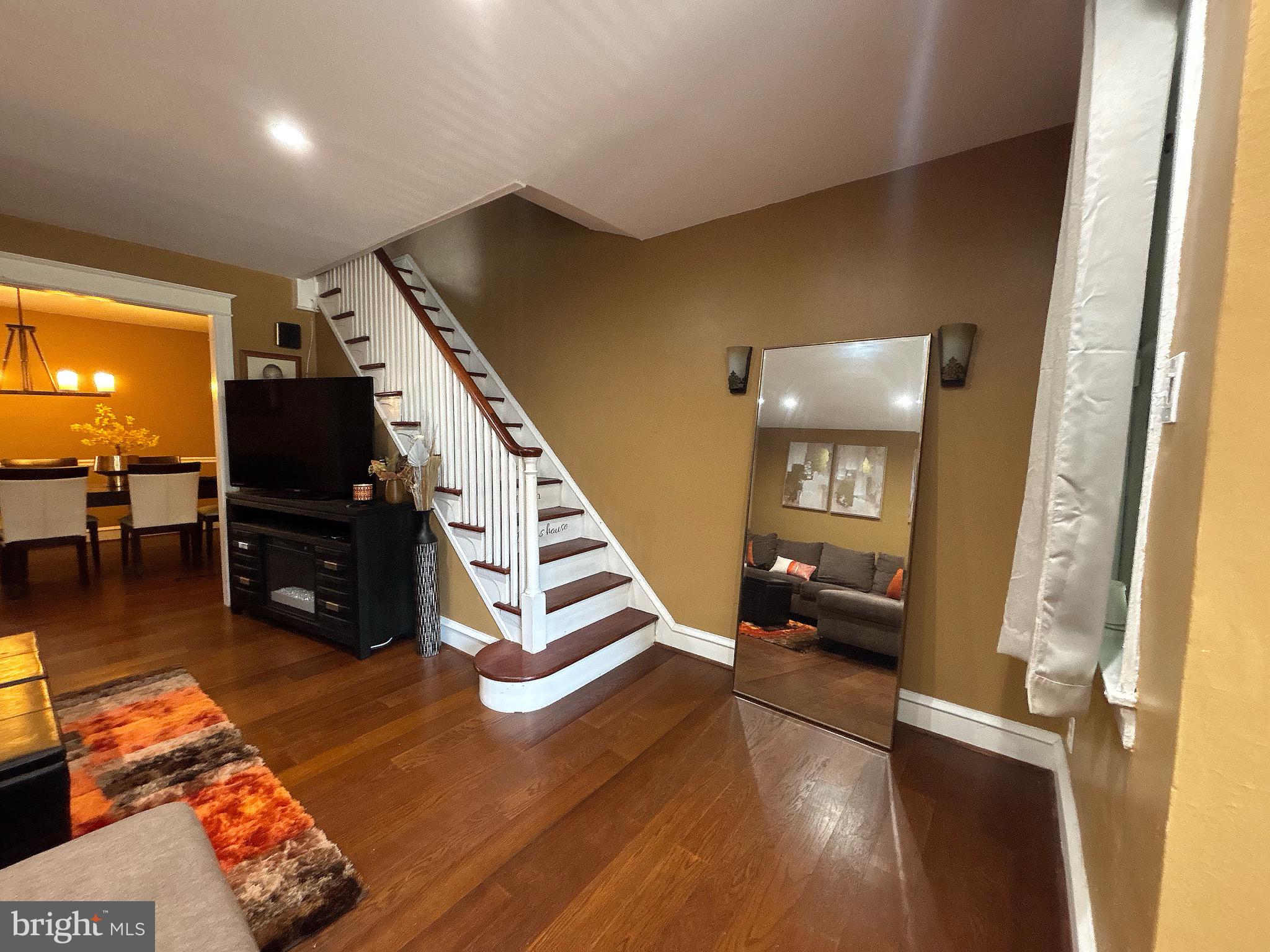 EAST OAK LANE - Residential