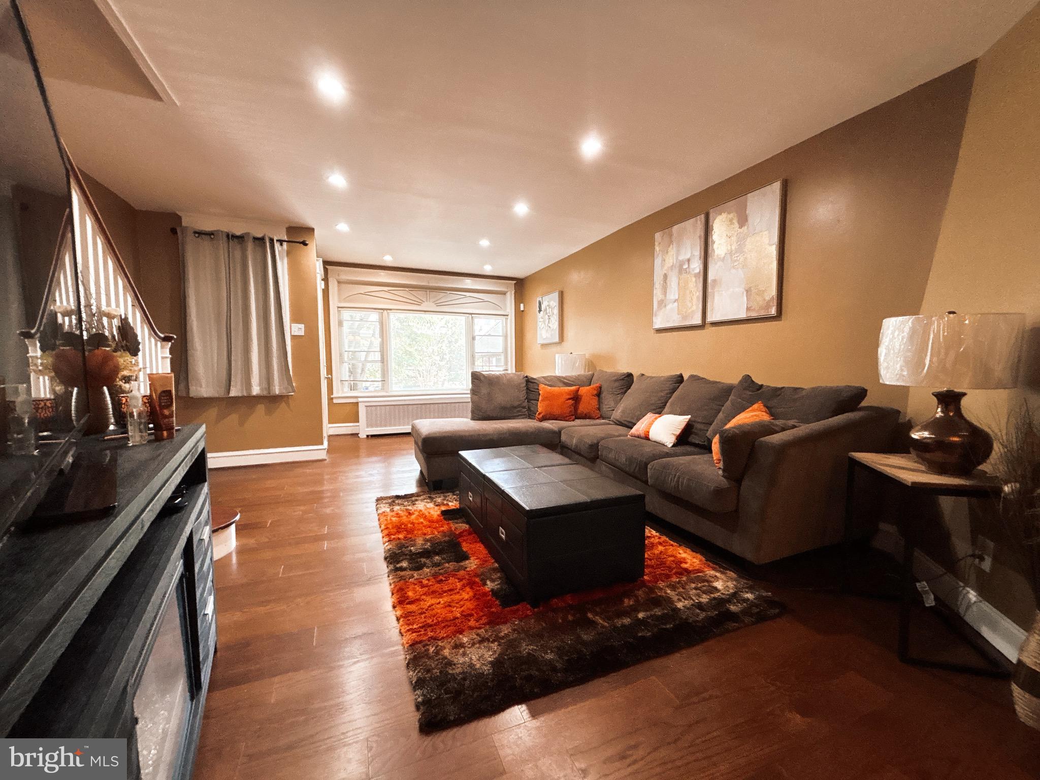 EAST OAK LANE - Residential