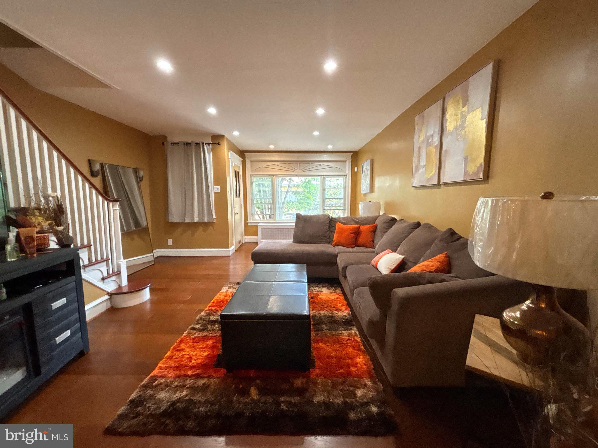 EAST OAK LANE - Residential