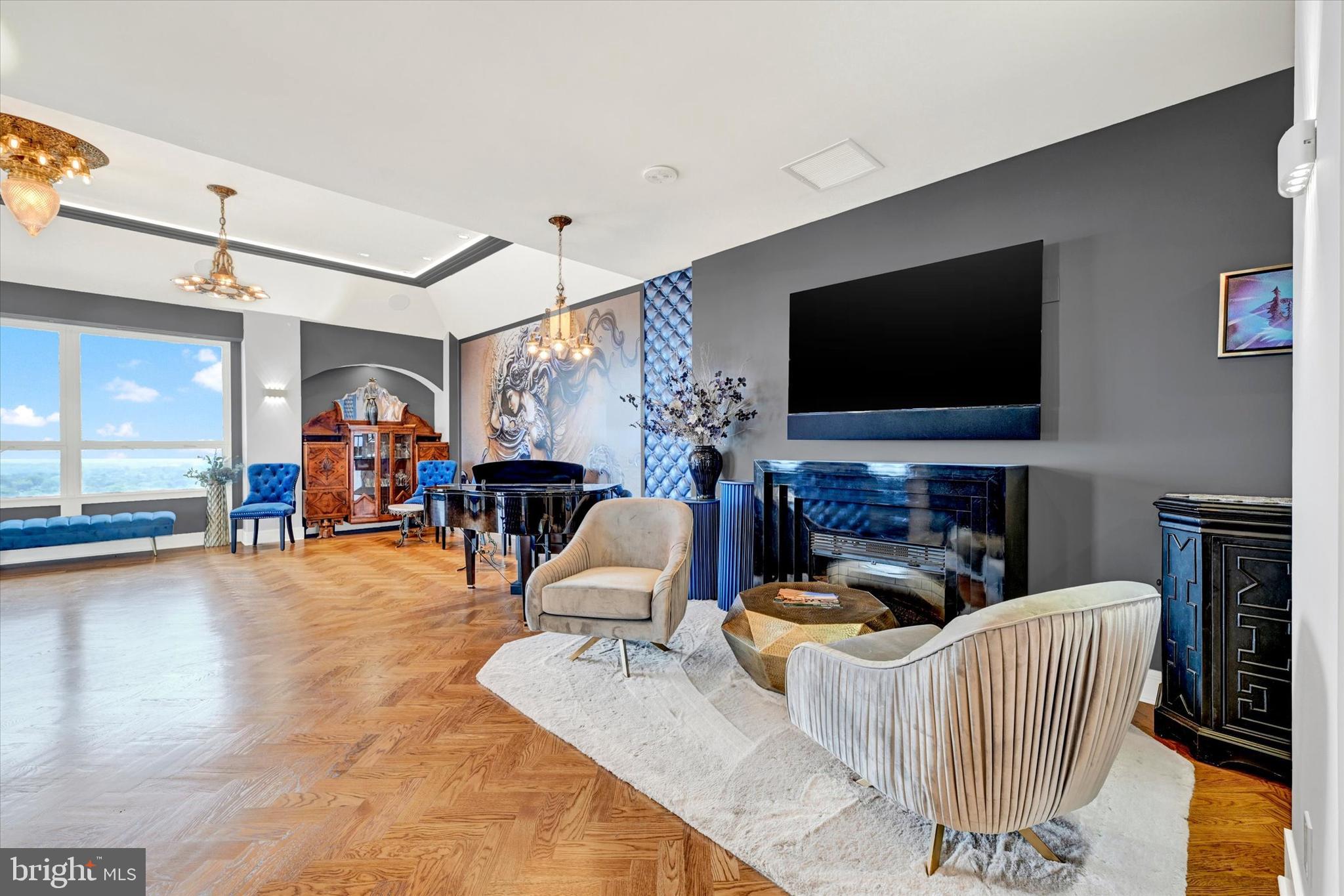 RIDGELY TOWSON CENTER - Residential