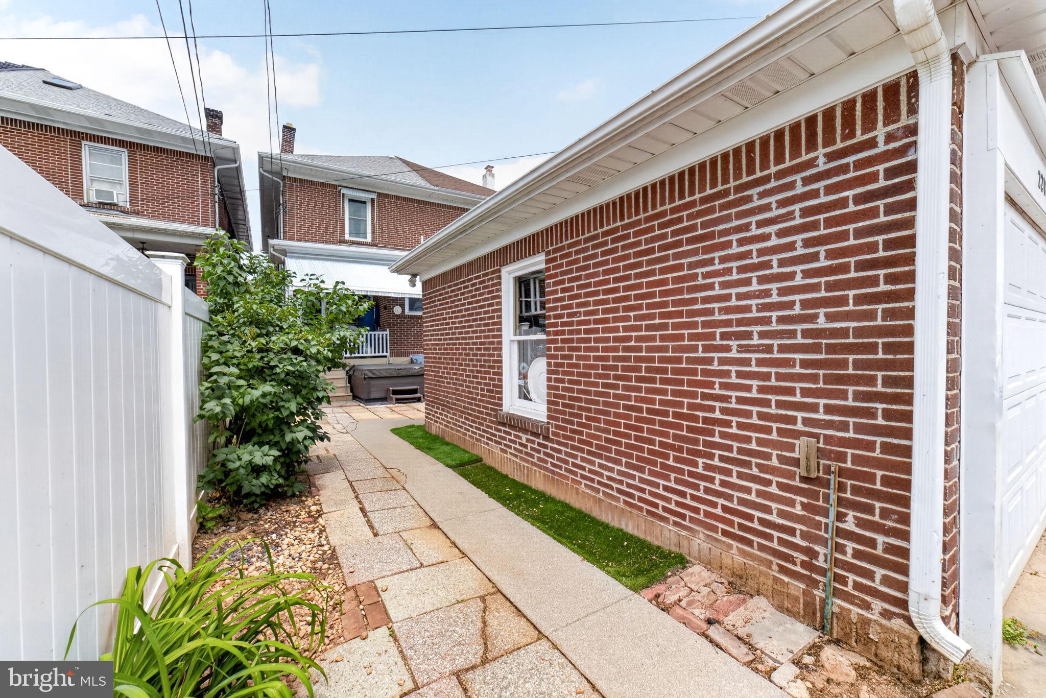COLLEGE HEIGHTS - Residential