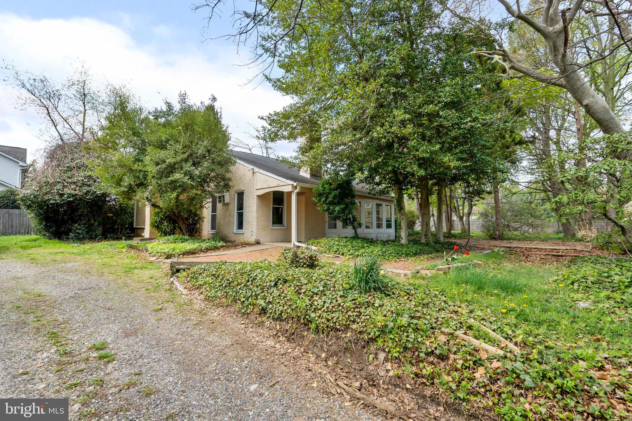 Welcome to 628 Hulmeville Road,located in the Highland Pines section of Langhorne. This rancher's  floor plan consists of large living room with decorative fireplace, a spacious eat in kitchen, three ample bedrooms including one with its own powder room,a laundry room and a complete full bathroom.The full basement offers great storage.  Completing this gem is an enclosed stone patio. All of this is situated on an oversized lot providing tons of privacy. Call today-dont delay.