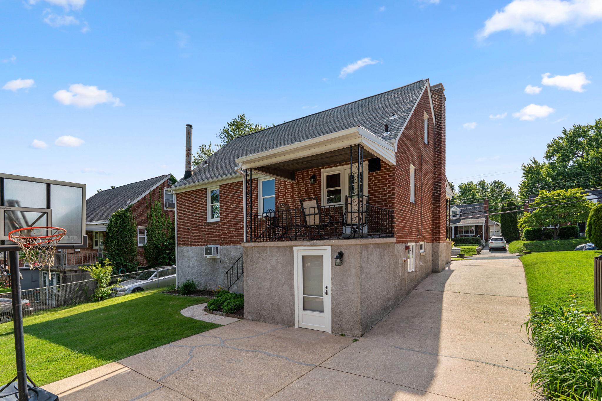 COLONIAL GARDENS - Residential