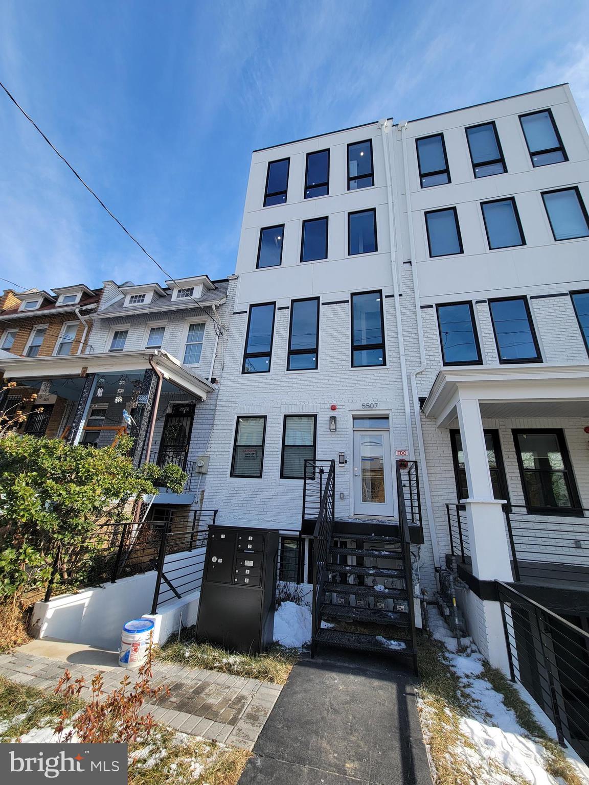 PETWORTH - Residential Lease