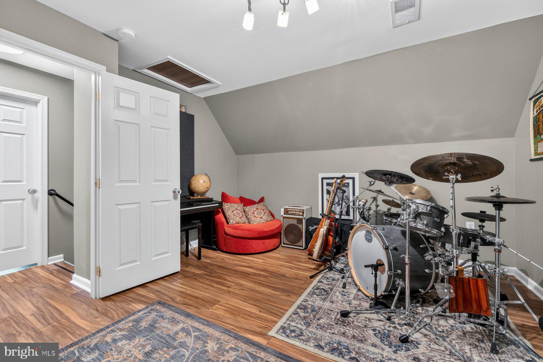 CHESTNUT GROVE - Residential