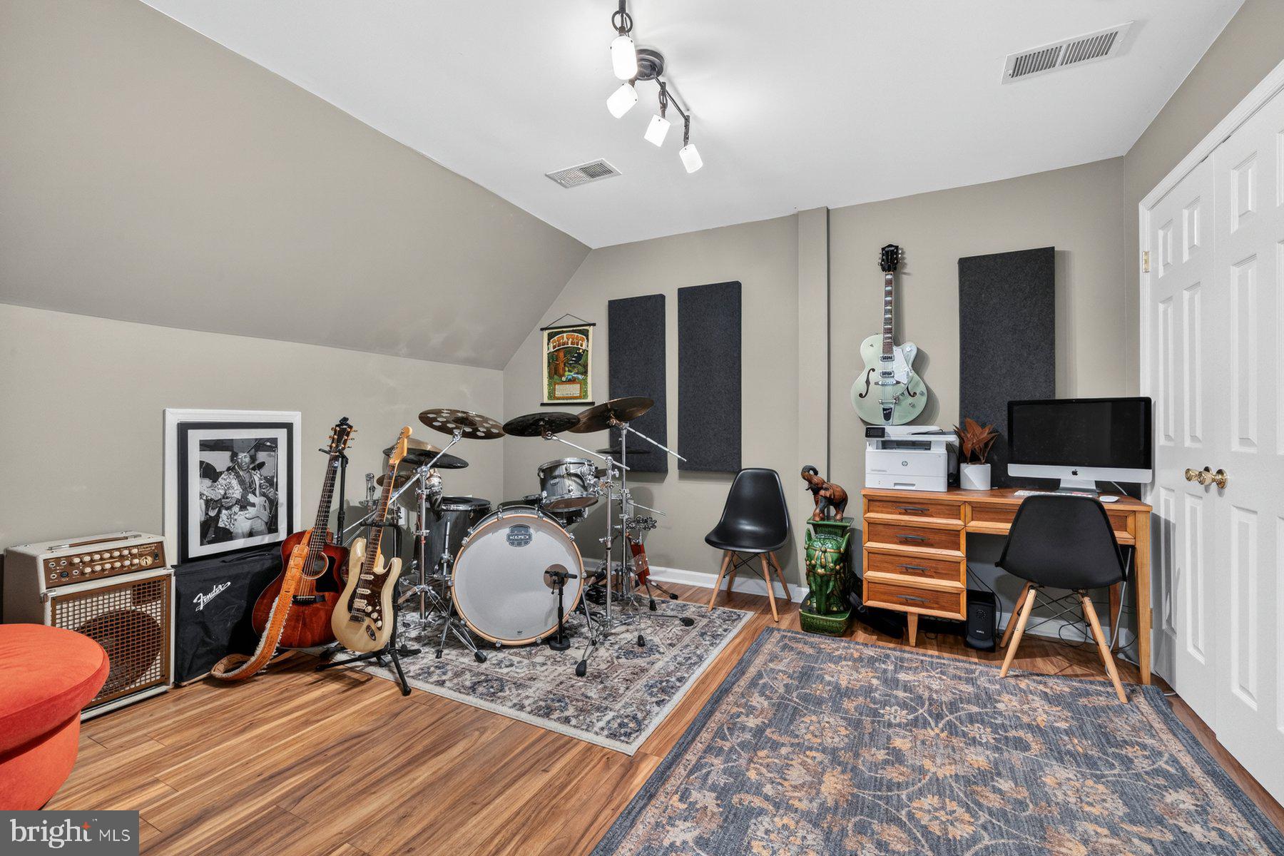CHESTNUT GROVE - Residential