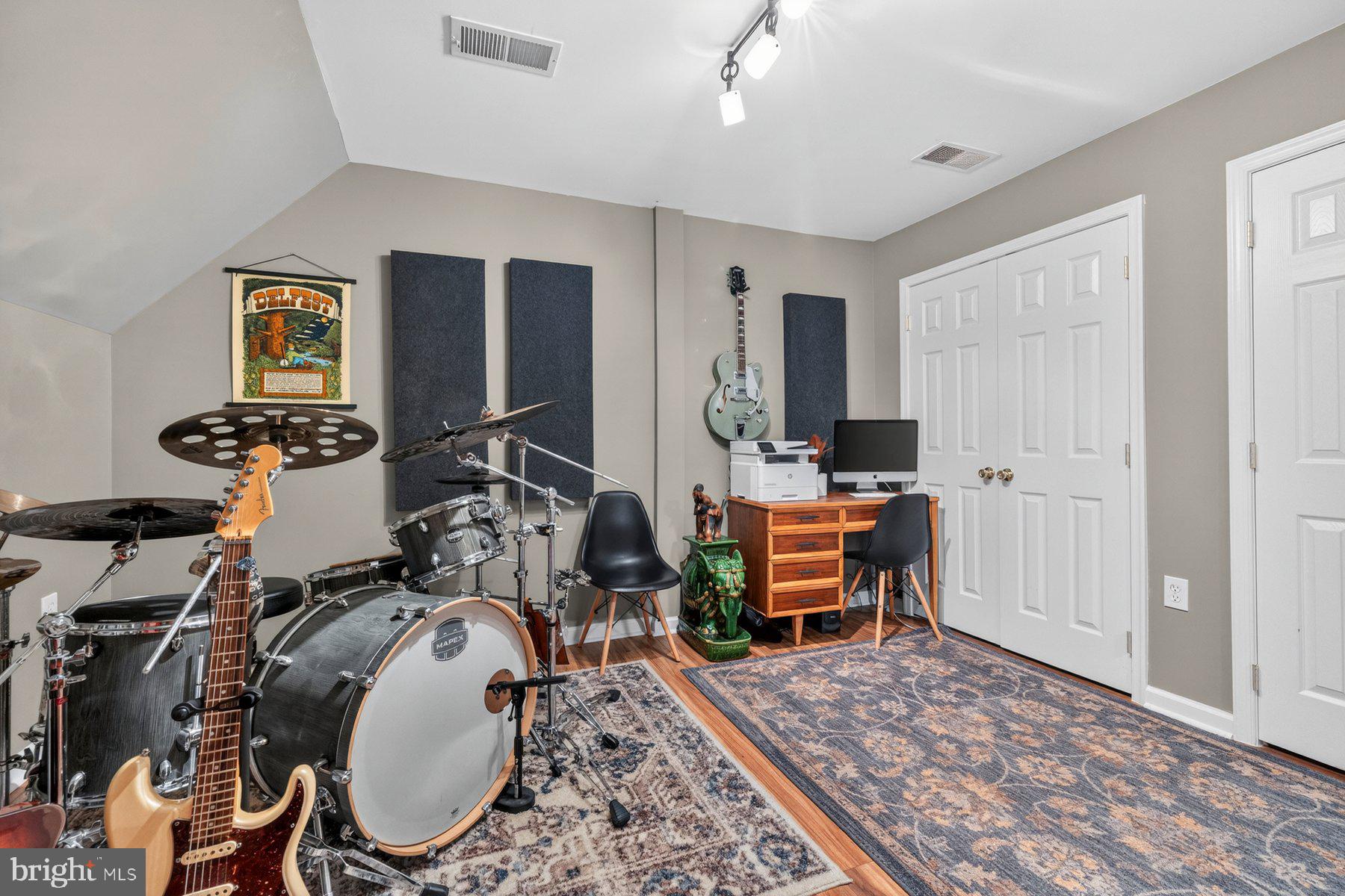 CHESTNUT GROVE - Residential