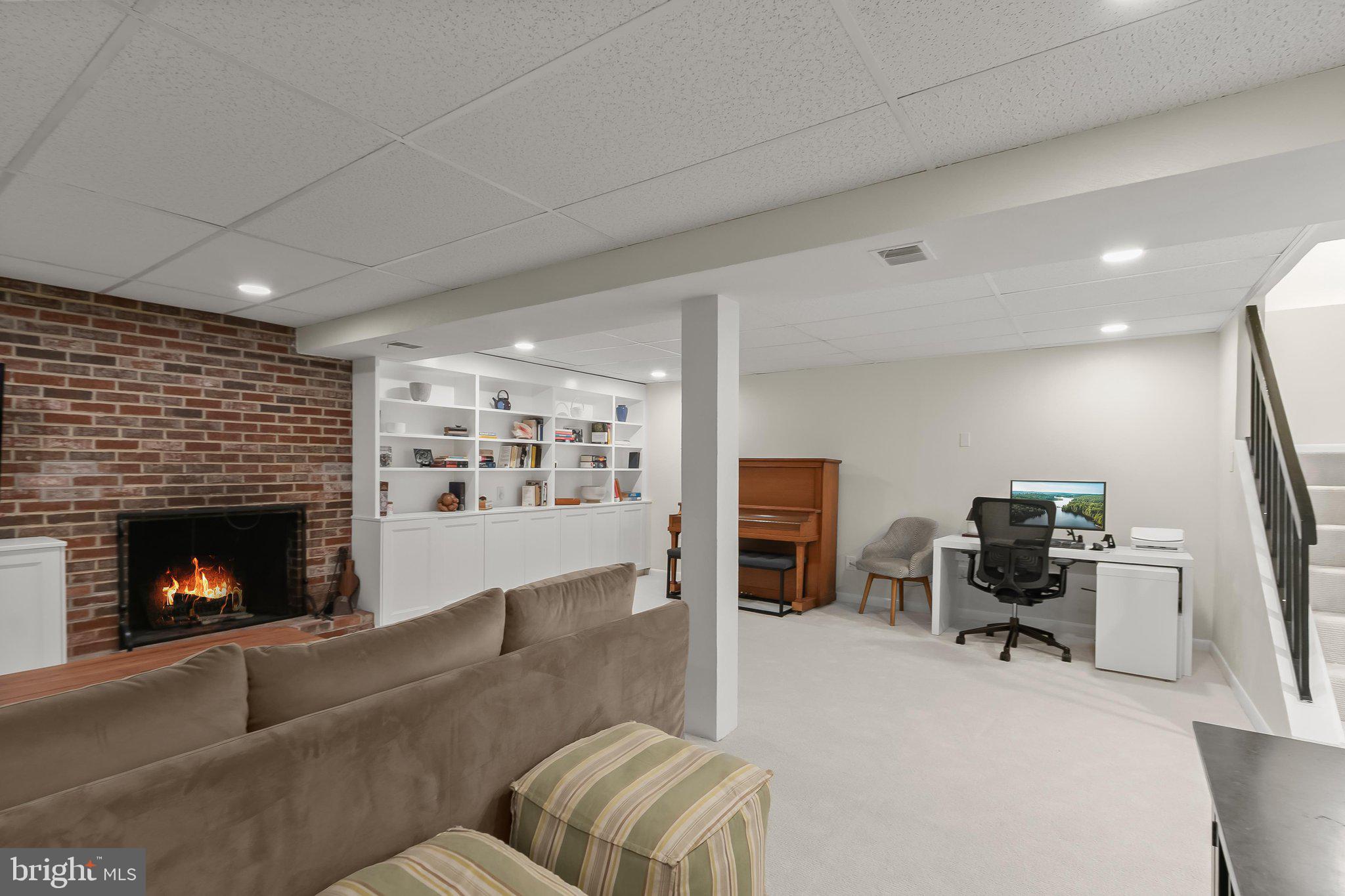 VILLAGE OF OAKLAND MILLS - Residential