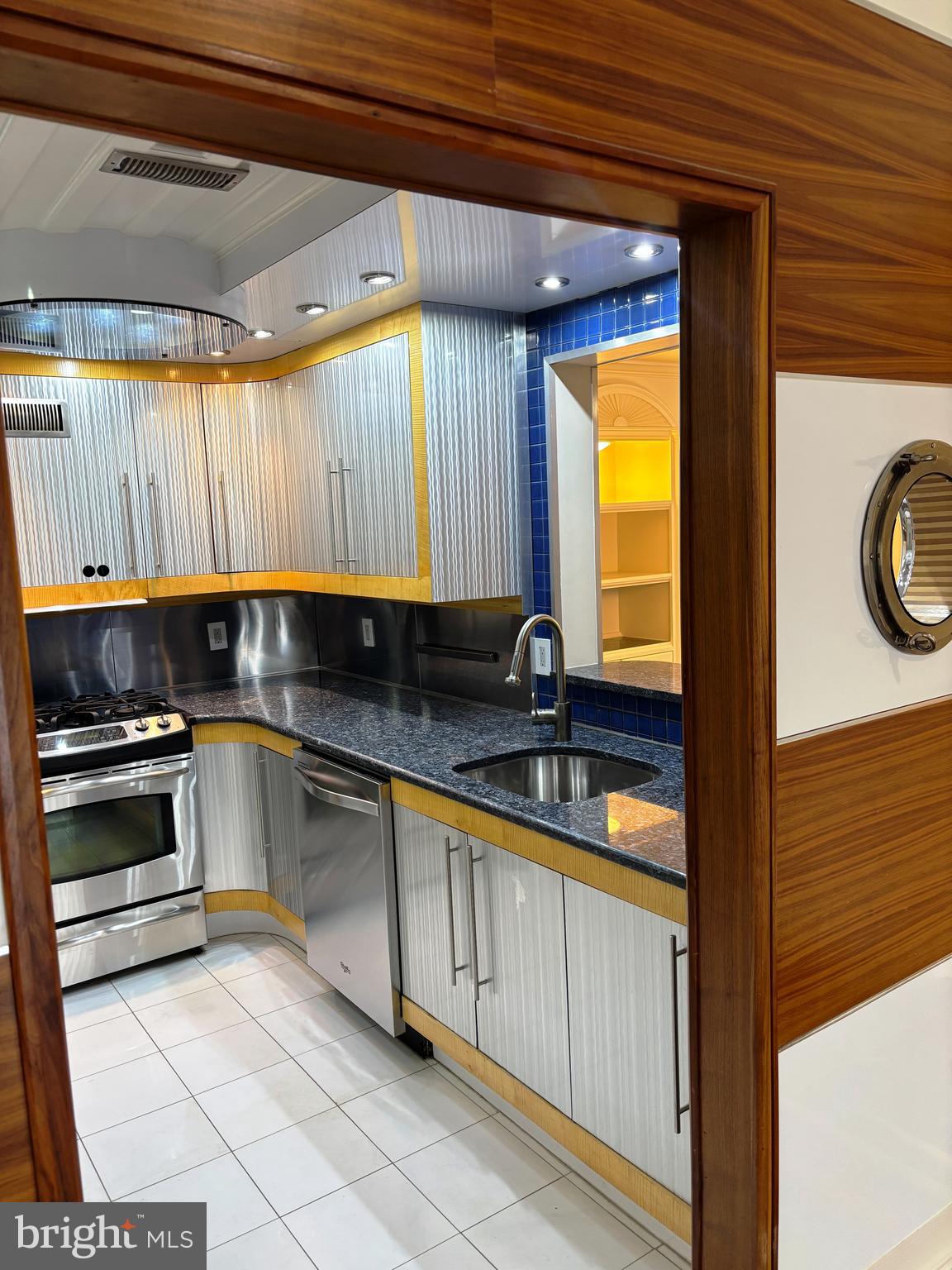 SUMMERHOUSE CONDO - Residential