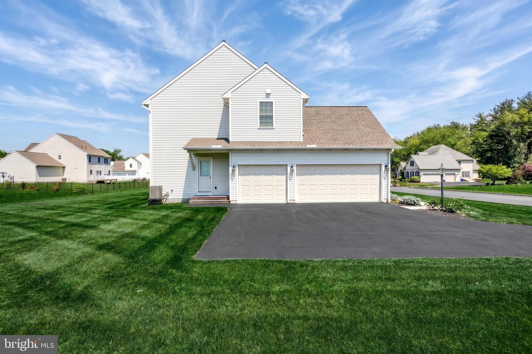 STRATHFORD MEADOWS - Residential