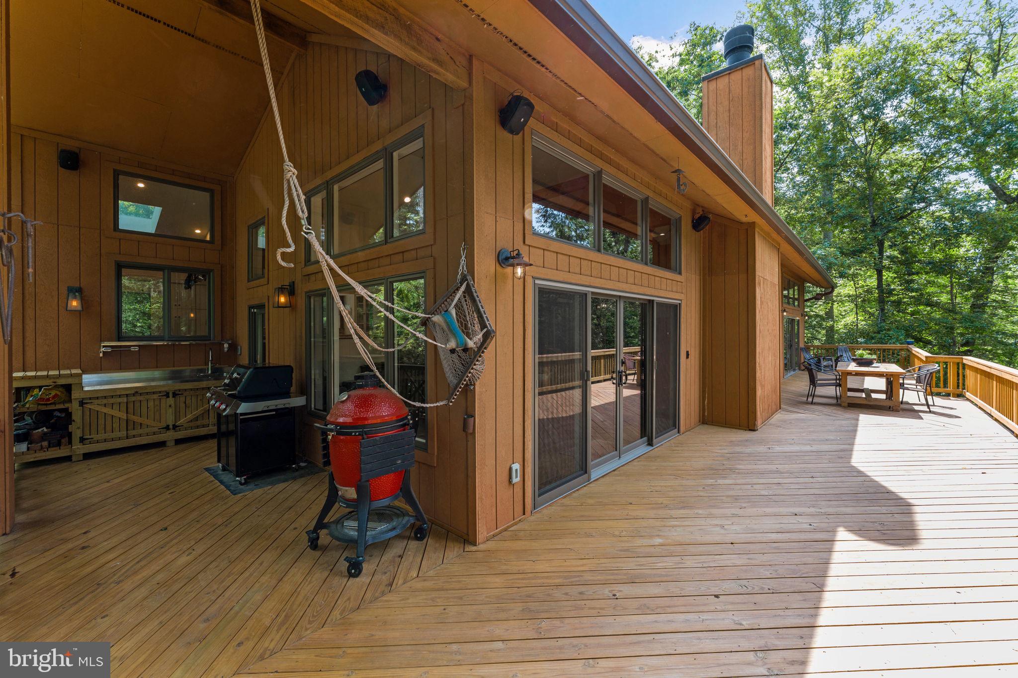 BEAR'S DEN - Residential