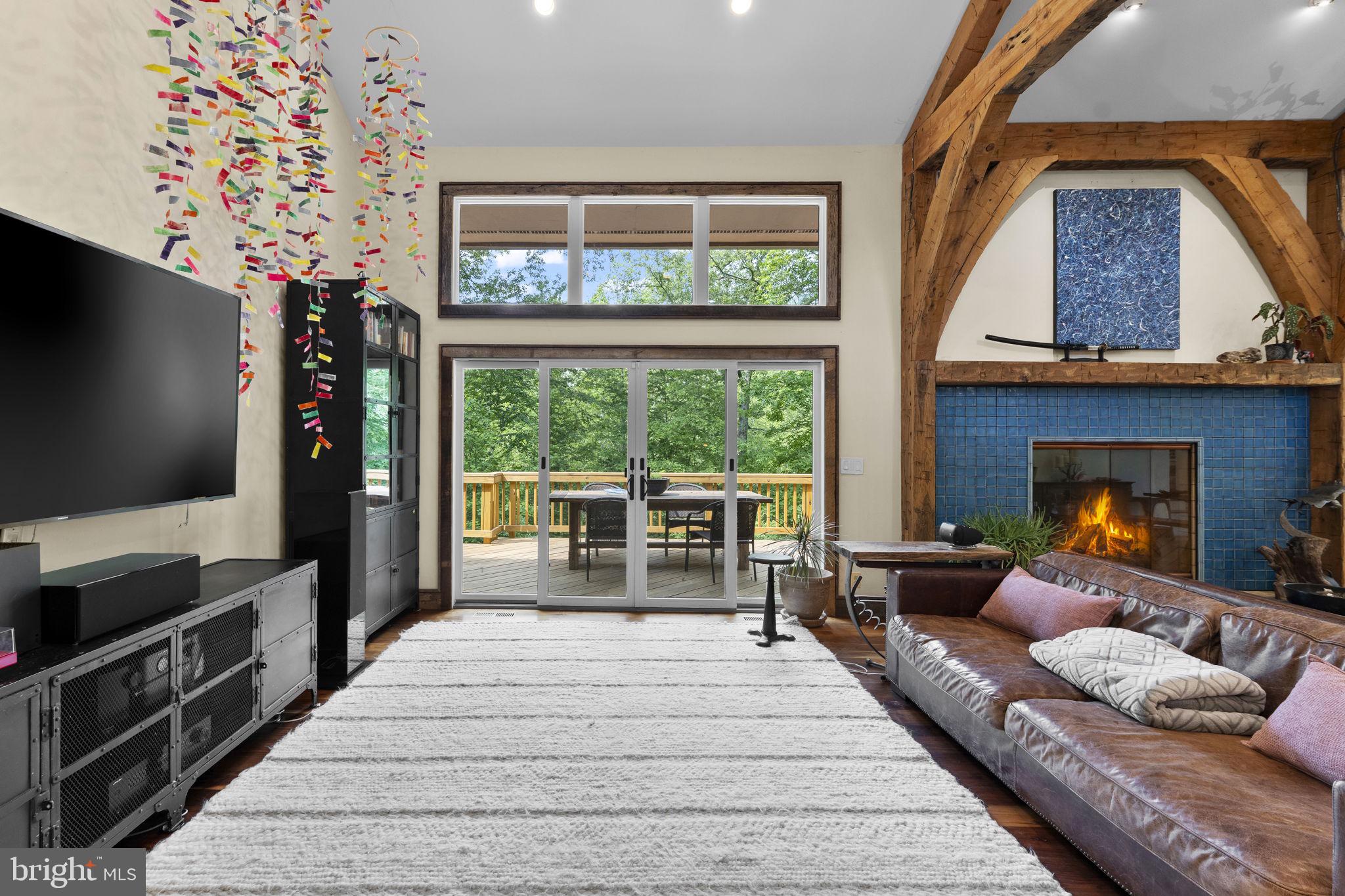 BEAR'S DEN - Residential