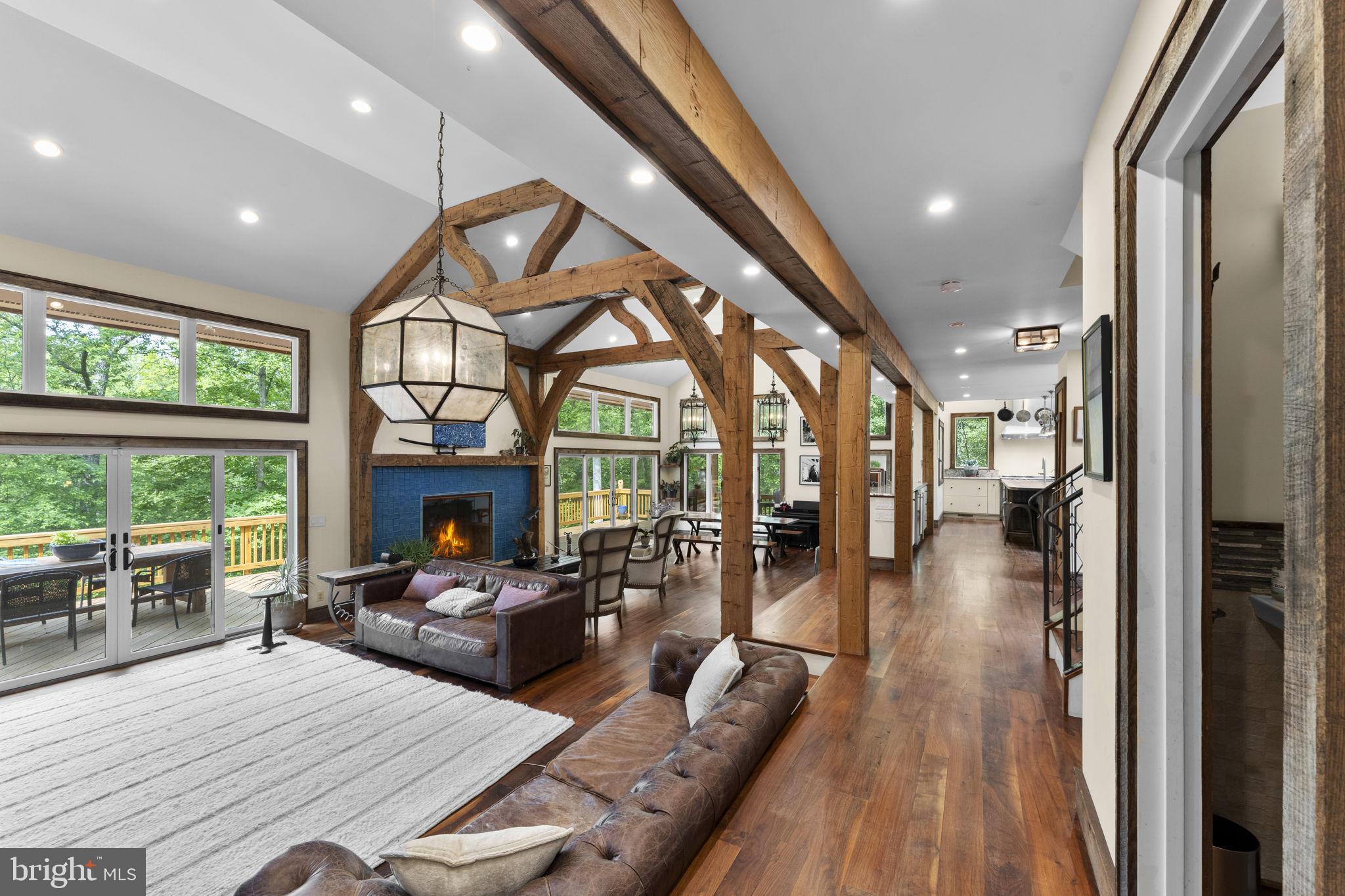 BEAR'S DEN - Residential
