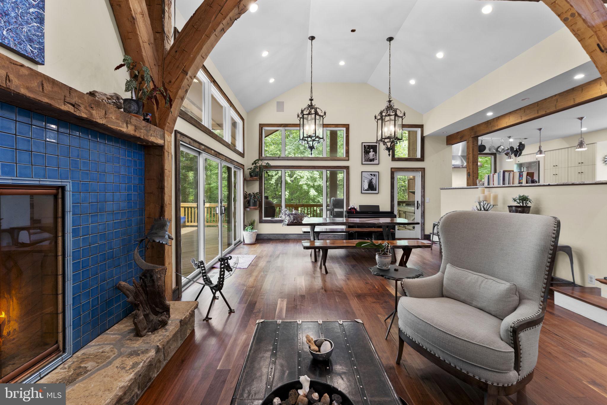 BEAR'S DEN - Residential