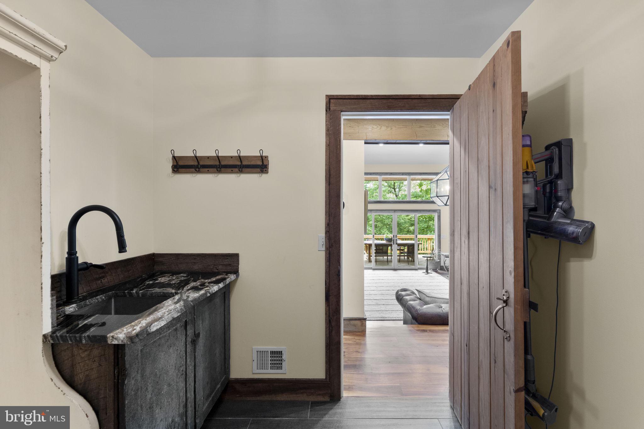 BEAR'S DEN - Residential