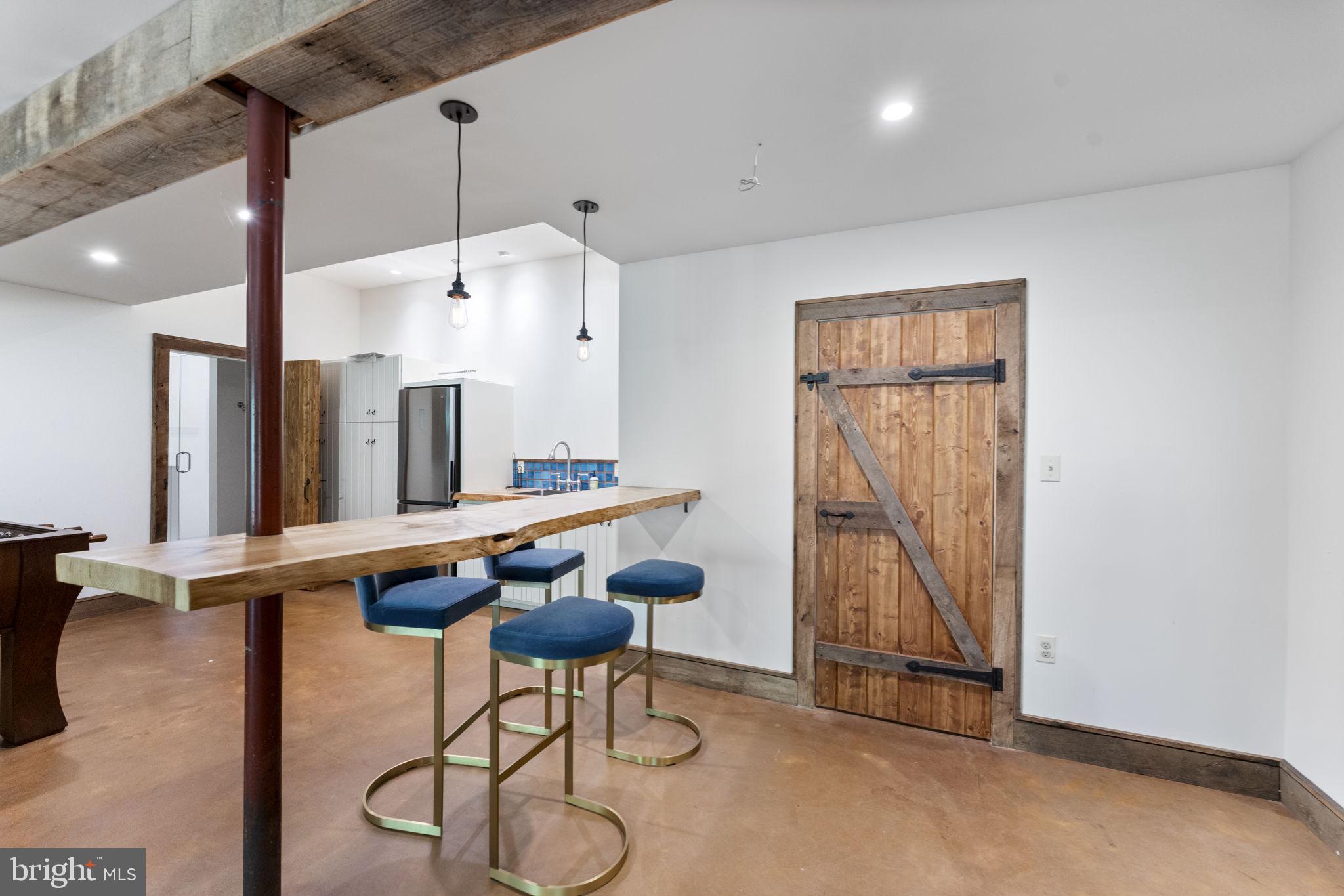 BEAR'S DEN - Residential